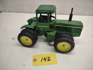 Ertl John Deere 4WD Die Cast Tracto...