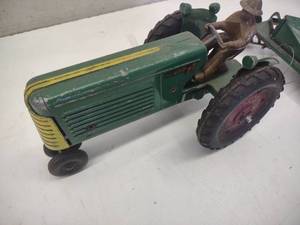 Oliver 77 Die Cast Tractor & (2) Ha...