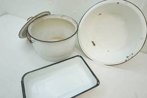 Enamel pots