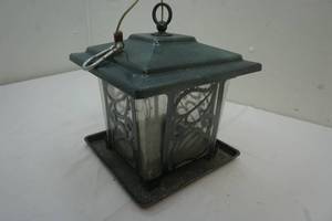 Heavy duty bird feeder