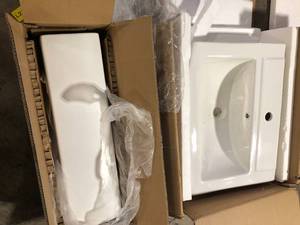 Swiss Madison Sublime Pedestal Bathroom Ceramic Vessel Sink Round Single Faucet Hole in White   Customer Returns See Pictures