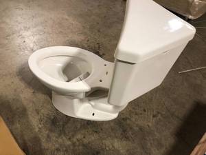 American Standard Toilet Missing Parts    Customer Returns See Pictures