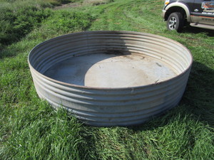 lot 8 image: 8x2 Stock Tank