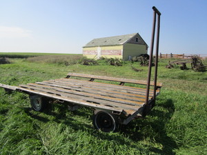 lot 19 image: 10x13 Hay Trailer