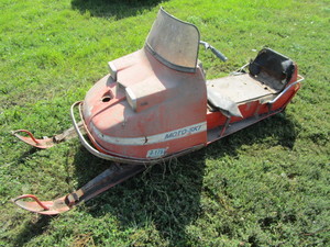 lot 30 image: Moto Ski Vintage Snowmobile