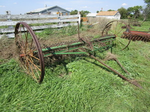 lot 35 image: 12 JD Dump Rake