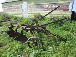 lot 38 image: Vintage 3 Bottom Plow