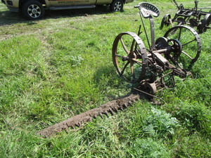 lot 39 image: Vintage Mower