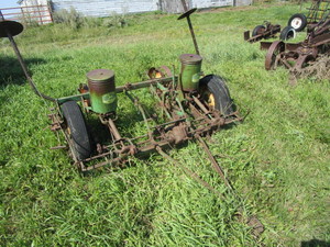 lot 40 image: Vintage JD 2 Row Corn Planter