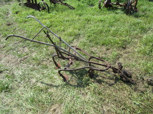lot 42 image: Vintage Chisel Plow