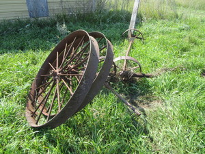 lot 43 image: Vintage Implement Wheels