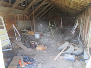 lot 47 image: Contents of Building (see pics)