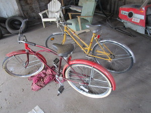 lot 49 image: (2) Vintage Bikes