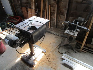 lot 53 image: Table Saw & Grinder