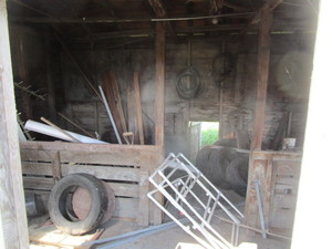 lot 58 image: Contents of Building (see pics)