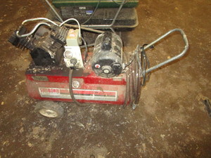 lot 71 image: Air Compressor