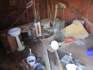 lot 81 image: Contents of Building (see pics)