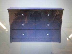 lot 37 image: Storkcraft Crescent 6-Drawer Dresse...