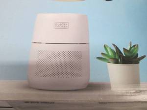 lot 65 image: BLACKDECKER Tabletop Air Purifier ...