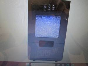 lot 66 image: Newair Countertop Nugget Ice Maker ...