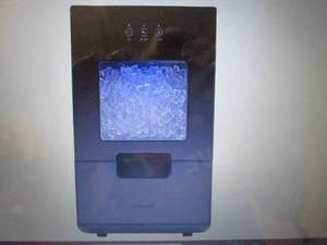 lot 89 image: Newair Countertop Nugget Ice Maker ...