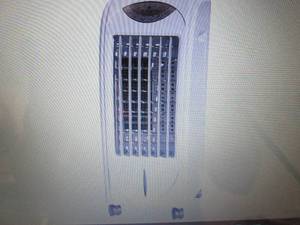 lot 90 image: SPT Portable Evaporative Air Cooler...