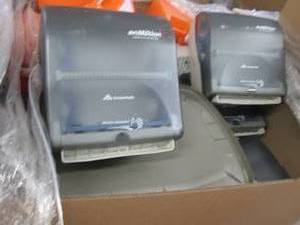 lot 147 image: Pallet Boxes of enMotion Paper Towe...