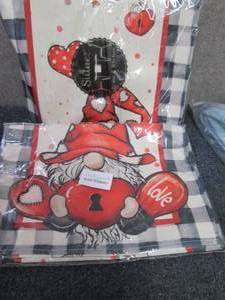lot 307 image: 2 Valentines Gnome Table Runners...
