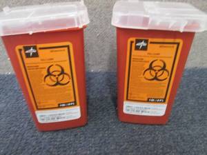 lot 337 image: Large Box of 2pks Medline 1 qt Shar...