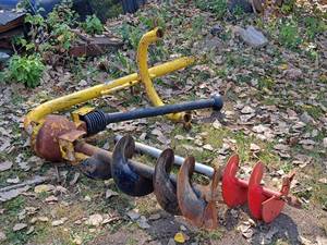 lot 404 image: Tractor Mount Hydraulic PTO Auger  Post Hole Digger