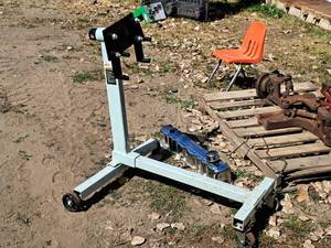 lot 408 image: Larin Heavy Duty 1000-lbs Engine Stand ES-1000