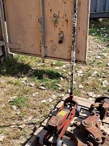 lot 410 image: 1.25-Ton Hydraulic Floor Jack YM-125M
