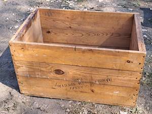 lot 418 image: Wooden Crate 34x21x19