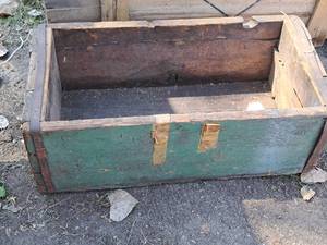 lot 421 image: Wooden Crate 23x12x10