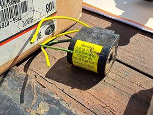 lot 422 image: Lot of (14) Vickers Valve Tube Nuts SV1-10-4-0-115AP
