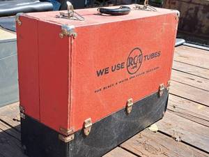 lot 430 image: Vintage RCA Tubes Storage Box