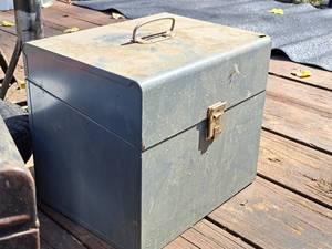 lot 432 image: 12 Metal Tool Box  File Folder Box