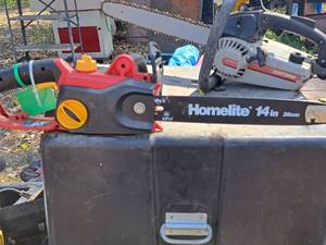 lot 456 image: Homelite 14 Electric Chainsaw UT43103
