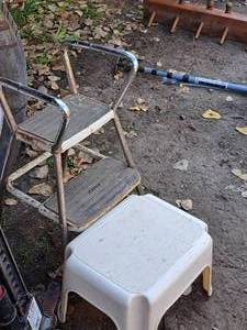 lot 482 image: Lot of (2) Stools
