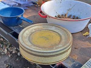 lot 485 image: Blue Metal Cooking Pot, White Wash Pan, Tin Canister wiith Lid