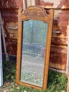 lot 519 image: Decorative Wood Framed Wall Mirror