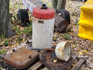 lot 527 image: Lincoln St. Louis Drainmobile Oil Drain Station 3604