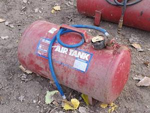 lot 540 image: Midwest Products Air Works Portable Air Tank