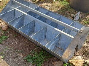 lot 500 image: Tin Parts Holder