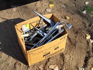 lot 512 image: Lot of (1 Box) Metal Shelf Brackets