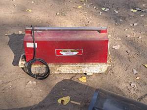 lot 515 image: Amaco Stay-Warm 4.5-Gallon 50000-BTU Kerosene Heater AM-50