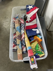 lot 141 image: Outdoor Decorative and Garden Flags and Tote