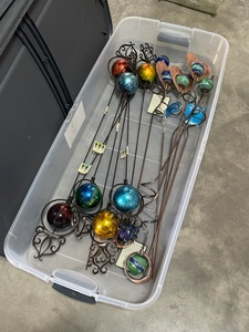 lot 143 image: Outdoor Decorative Ornaments and Tote