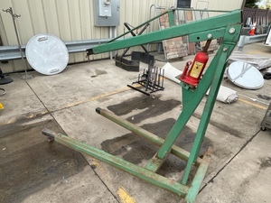 lot 76 image: Cherry Picker Engine Hoist