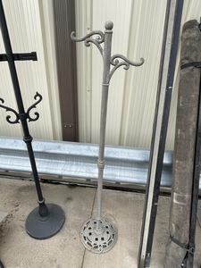 lot 79 image: Hanging Plant Stand